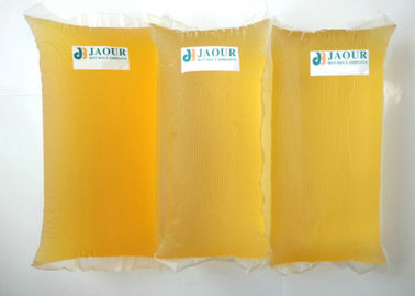 Colla calda della colata usata per produzione del tovagliolo sanitario che posiziona applicazione della colla